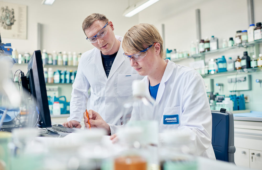 ADDINOL employees in the laboratory at the main production site in Leuna developing new lubricants.