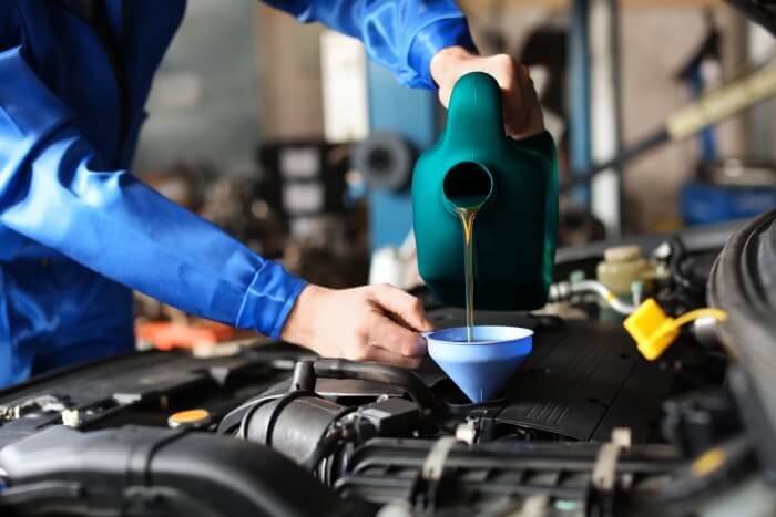 Motoröl nachfüllen – Ölstand, Ölverdünnung & Tipps