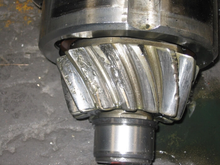 Advanced pittings on a gearbox