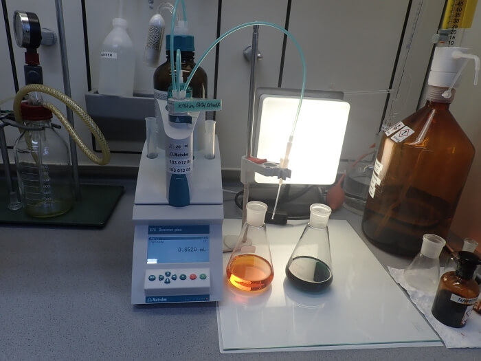 Titrator for determination of the neutralisation number