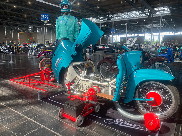 Umgebaute Schwalbe mit Trabant-Motor